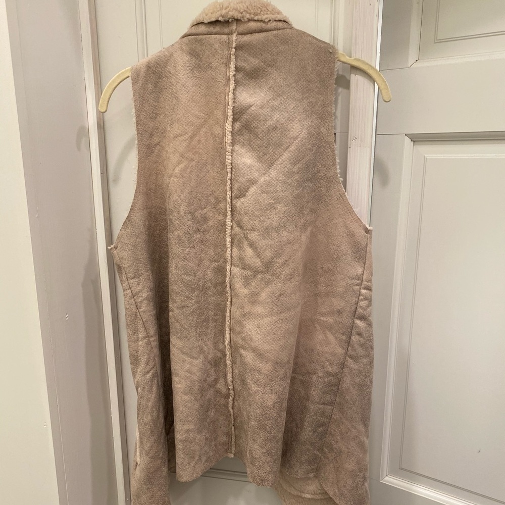 NWT Shearling Vest - Picture 3 of 4